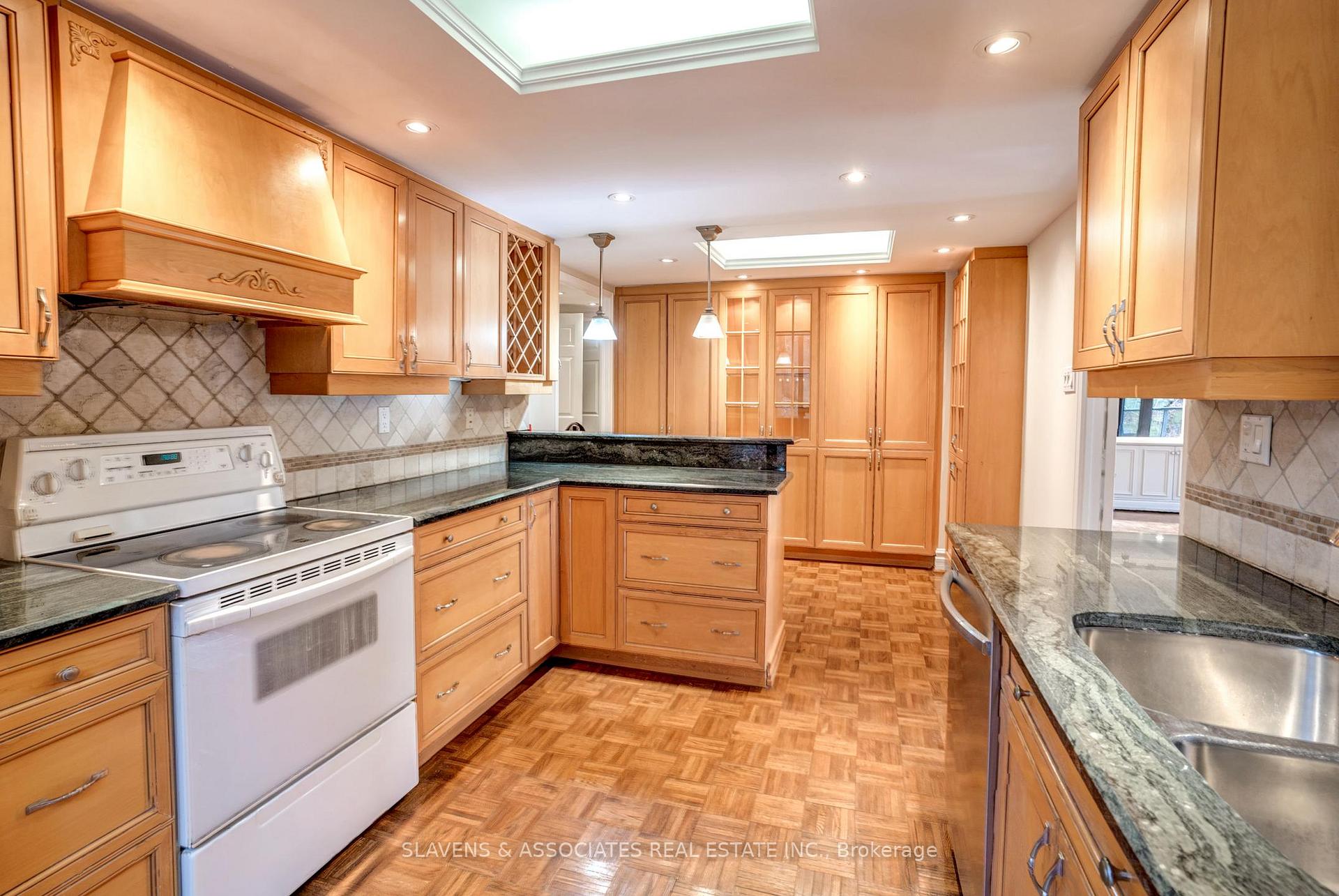 Photo 23 of Unit 912, 3900 Yonge Street, Toronto, Bedford Park-Nortown — HOMEH