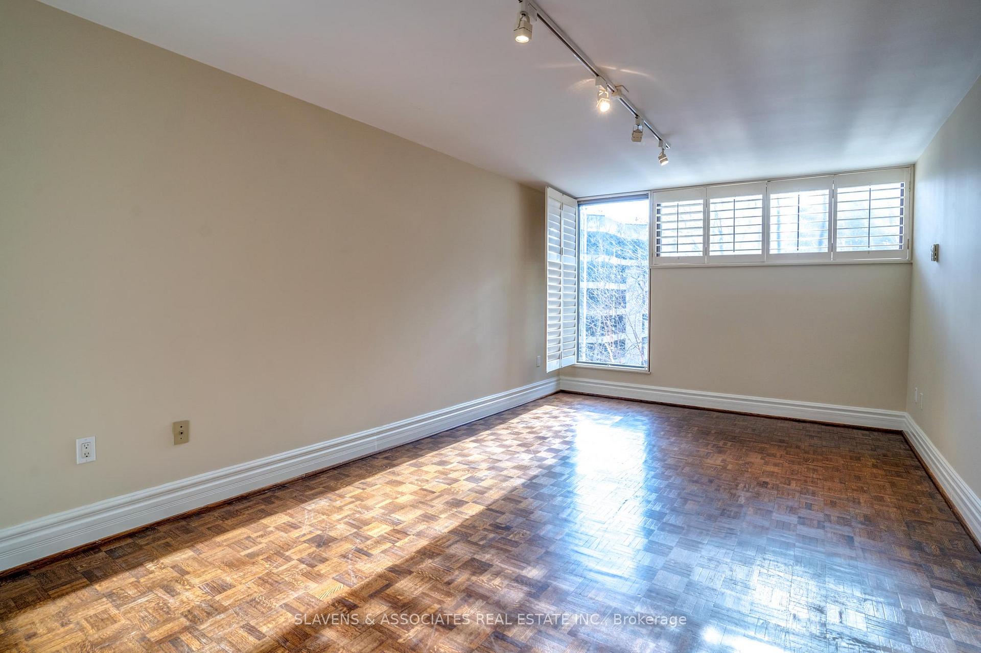 Photo 12 of Unit 912, 3900 Yonge Street, Toronto, Bedford Park-Nortown — HOMEH