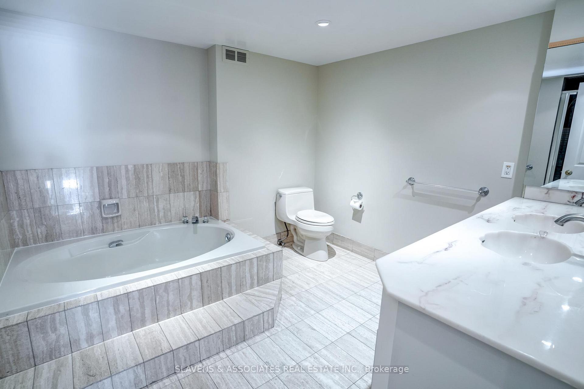 Photo 15 of Unit 912, 3900 Yonge Street, Toronto, Bedford Park-Nortown — HOMEH