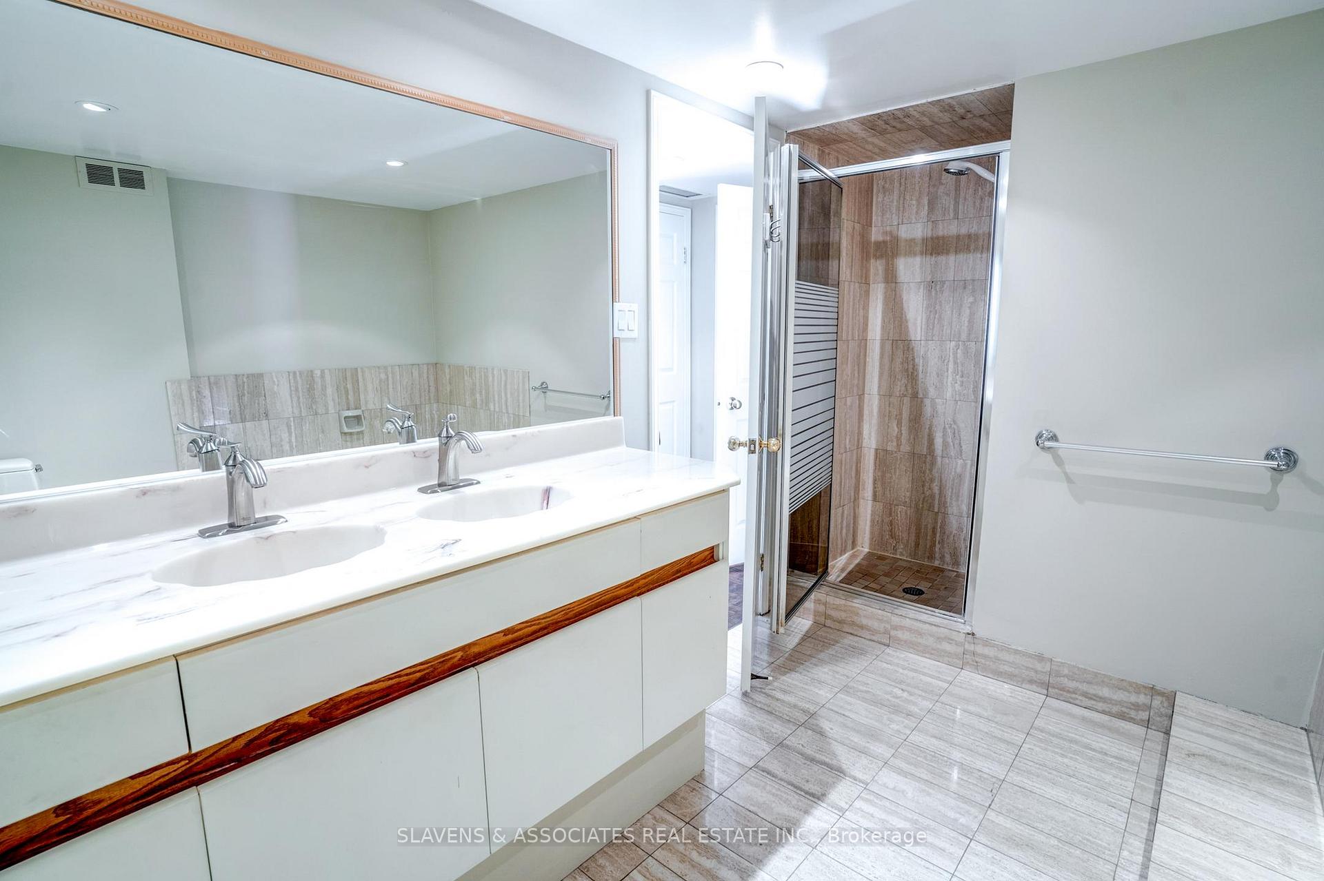 Photo 13 of Unit 912, 3900 Yonge Street, Toronto, Bedford Park-Nortown — HOMEH