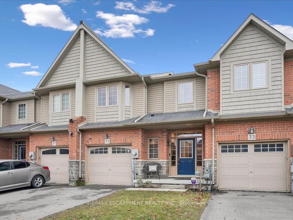 Photo 3 of 35 Bankfield Crescent, Hamilton, Stoney Creek Mountain — HOMEH