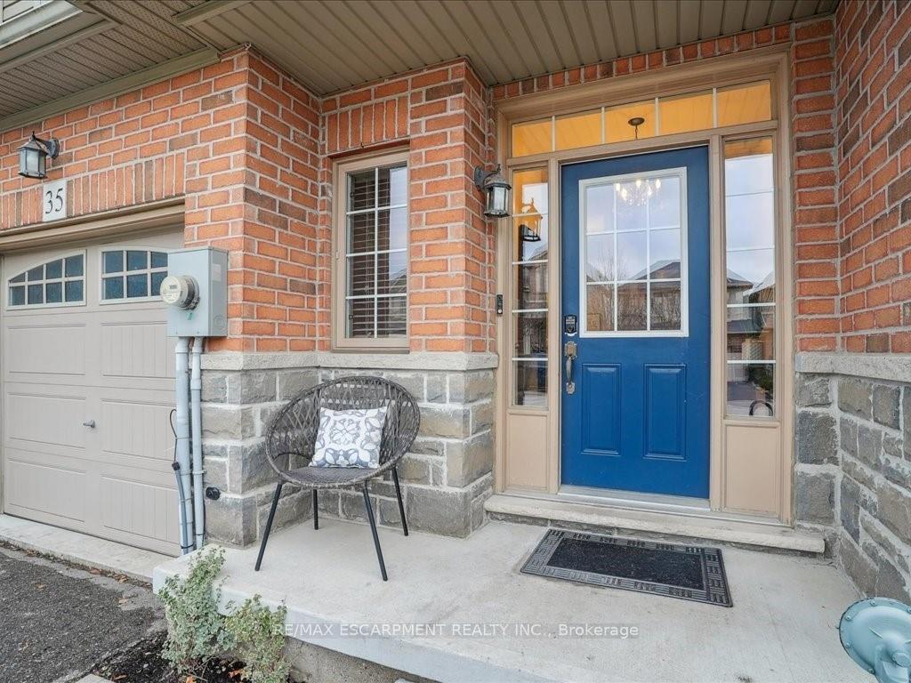 Photo 4 of 35 Bankfield Crescent, Hamilton, Stoney Creek Mountain — HOMEH