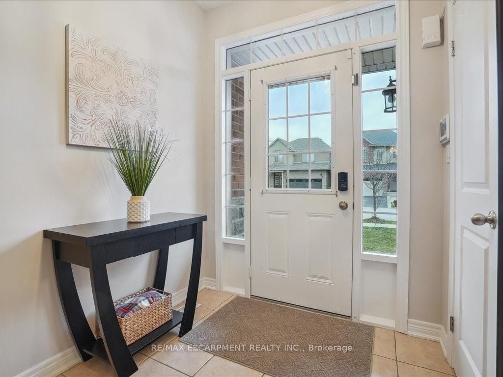Photo 5 of 35 Bankfield Crescent, Hamilton, Stoney Creek Mountain — HOMEH