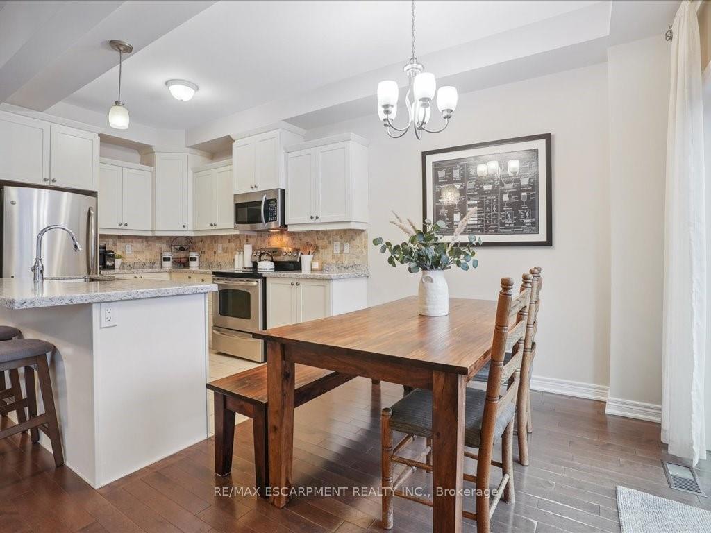 Photo 15 of 35 Bankfield Crescent, Hamilton, Stoney Creek Mountain — HOMEH