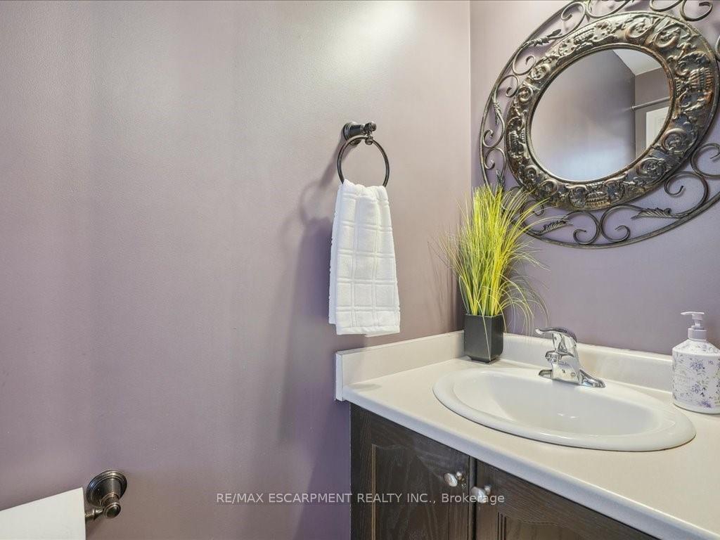 Photo 19 of 35 Bankfield Crescent, Hamilton, Stoney Creek Mountain — HOMEH