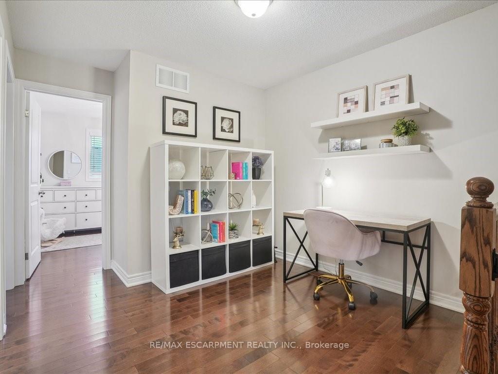 Photo 21 of 35 Bankfield Crescent, Hamilton, Stoney Creek Mountain — HOMEH