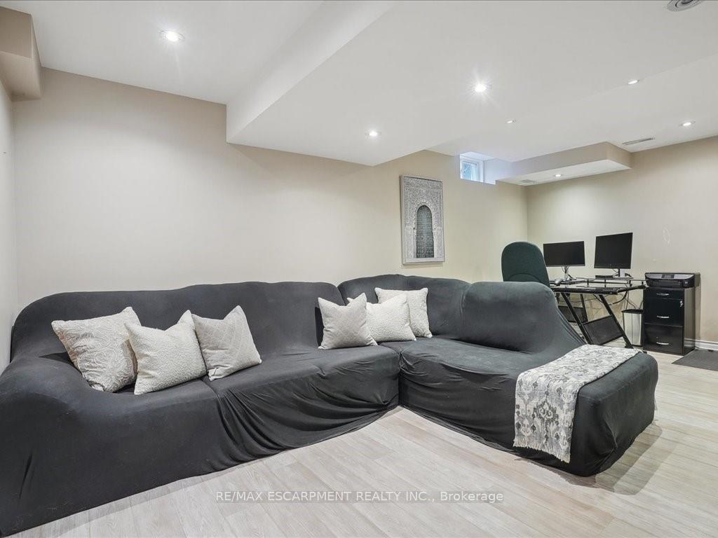 Photo 33 of 35 Bankfield Crescent, Hamilton, Stoney Creek Mountain — HOMEH