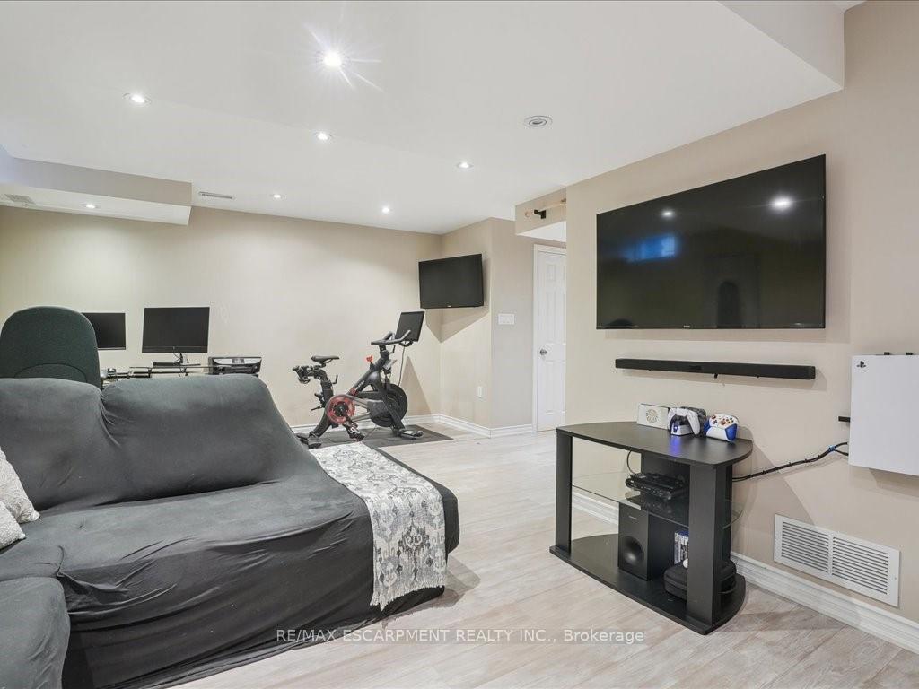 Photo 34 of 35 Bankfield Crescent, Hamilton, Stoney Creek Mountain — HOMEH