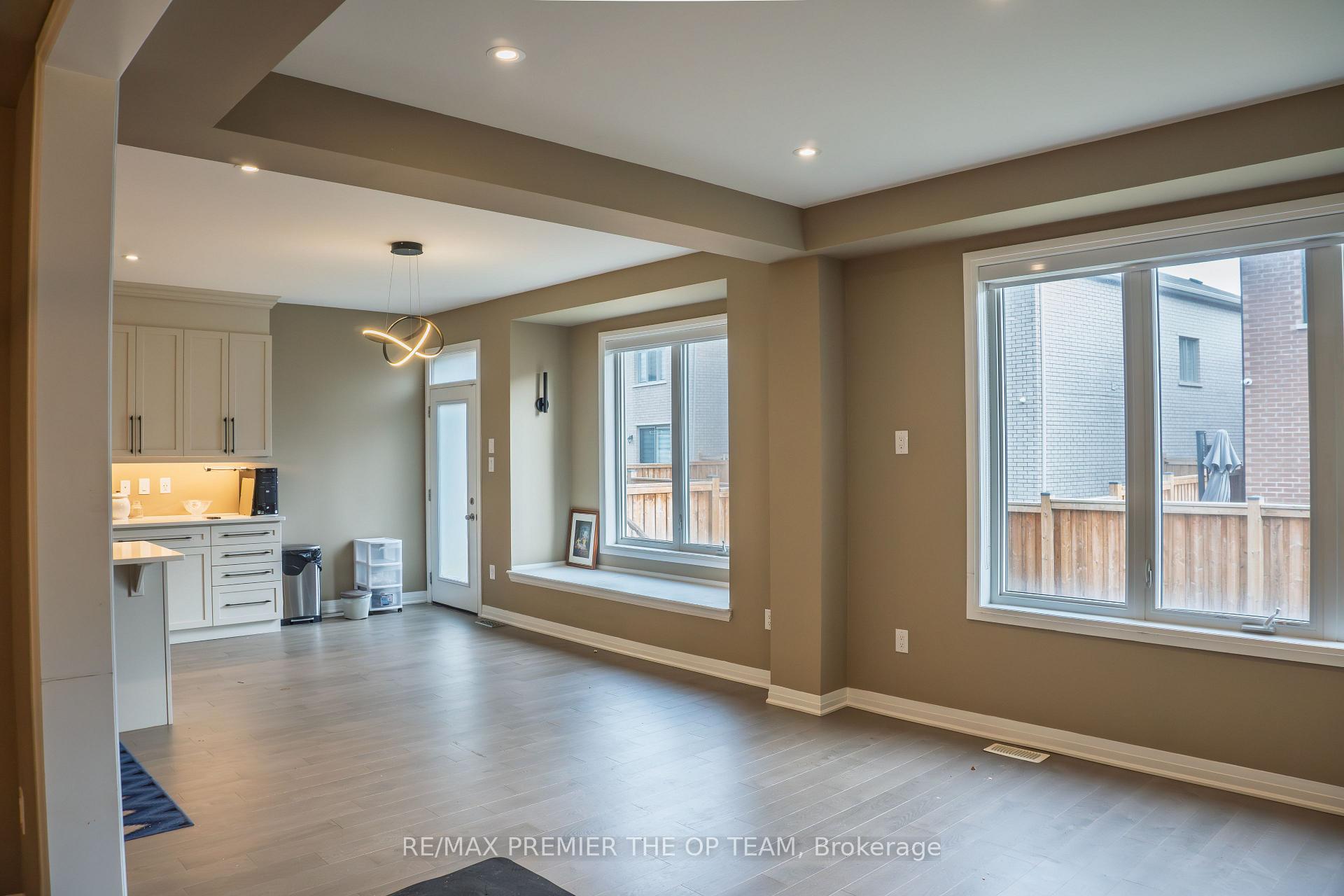 Photo 4 of 11 Herrick Drive, Brampton, Northwest Brampton — HOMEH