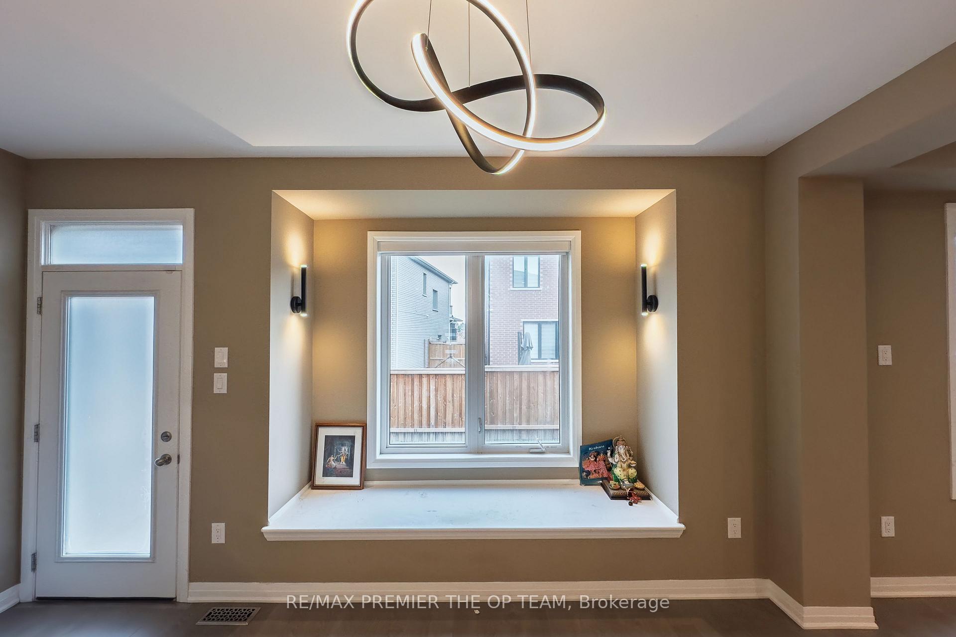 Photo 5 of 11 Herrick Drive, Brampton, Northwest Brampton — HOMEH