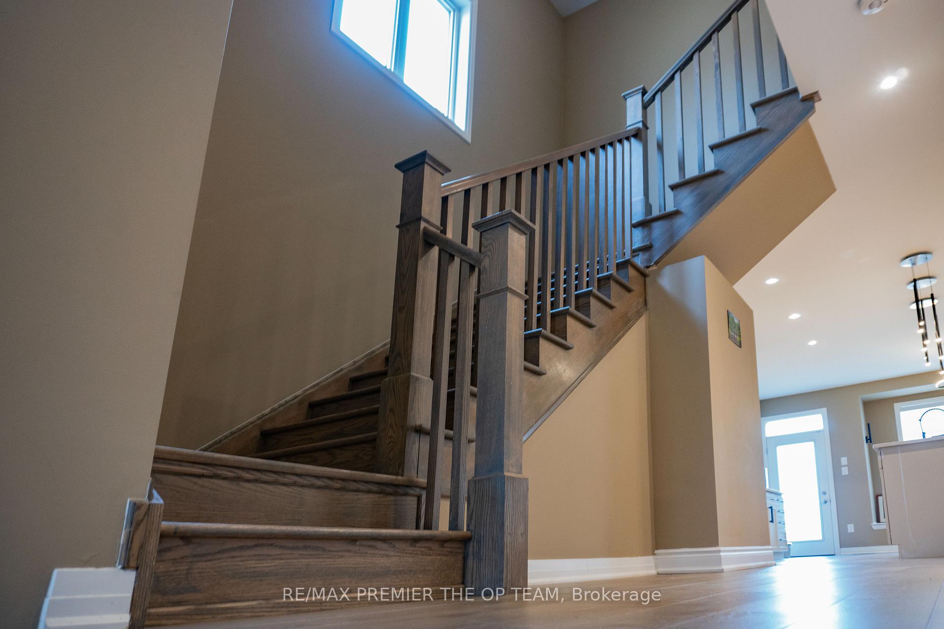 Photo 12 of 11 Herrick Drive, Brampton, Northwest Brampton — HOMEH