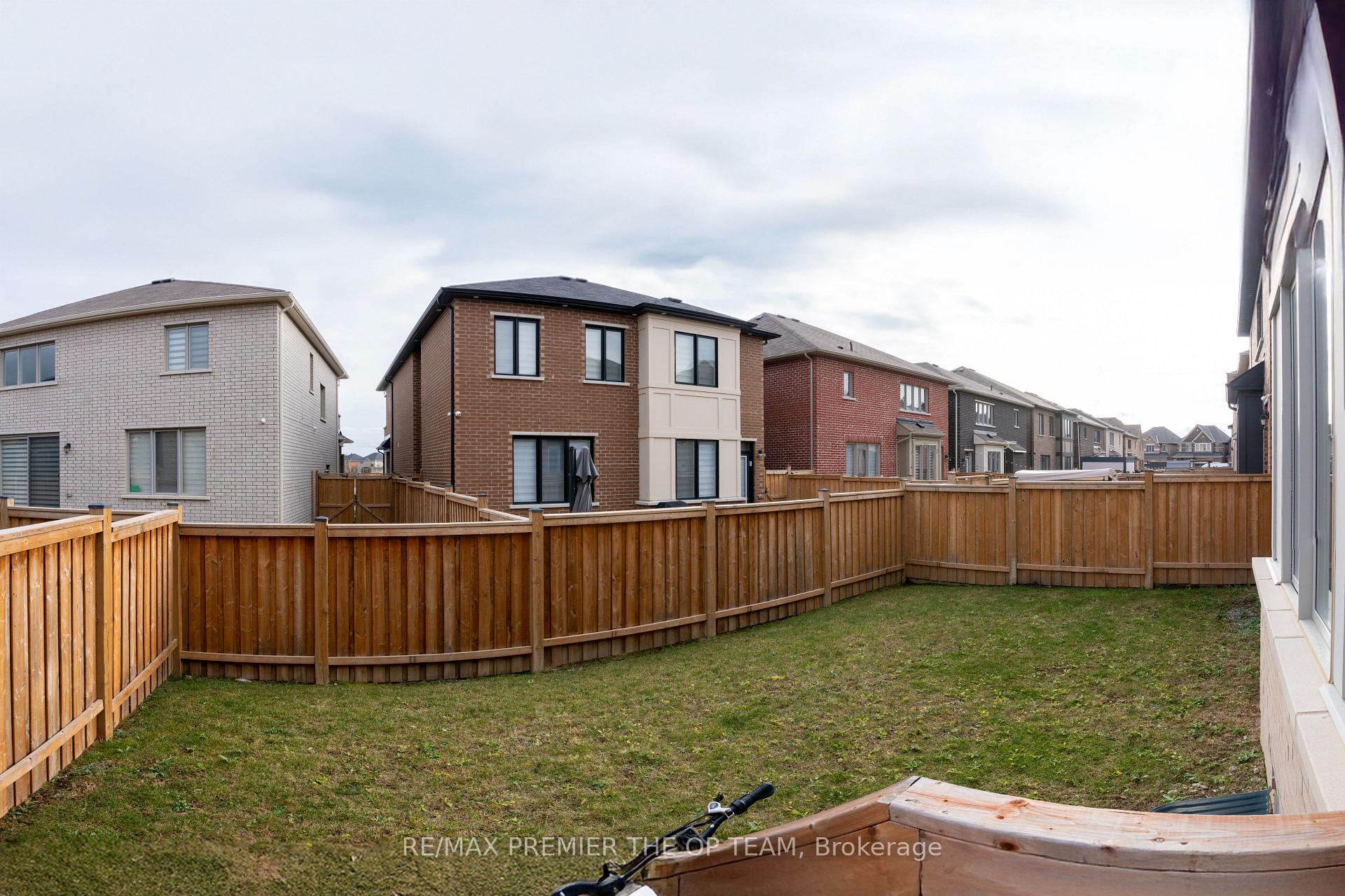 Photo 30 of 11 Herrick Drive, Brampton, Northwest Brampton — HOMEH