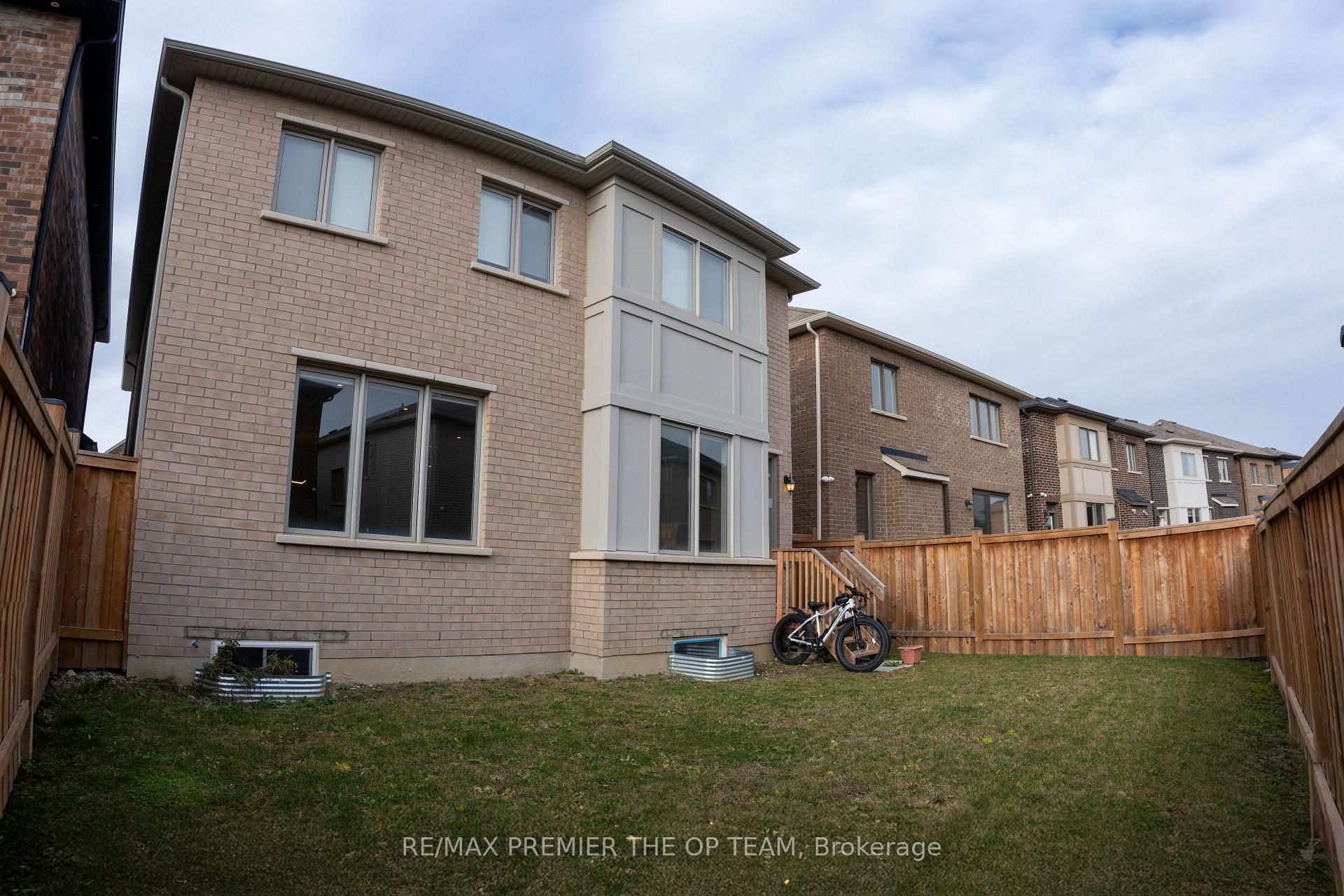 Photo 31 of 11 Herrick Drive, Brampton, Northwest Brampton — HOMEH