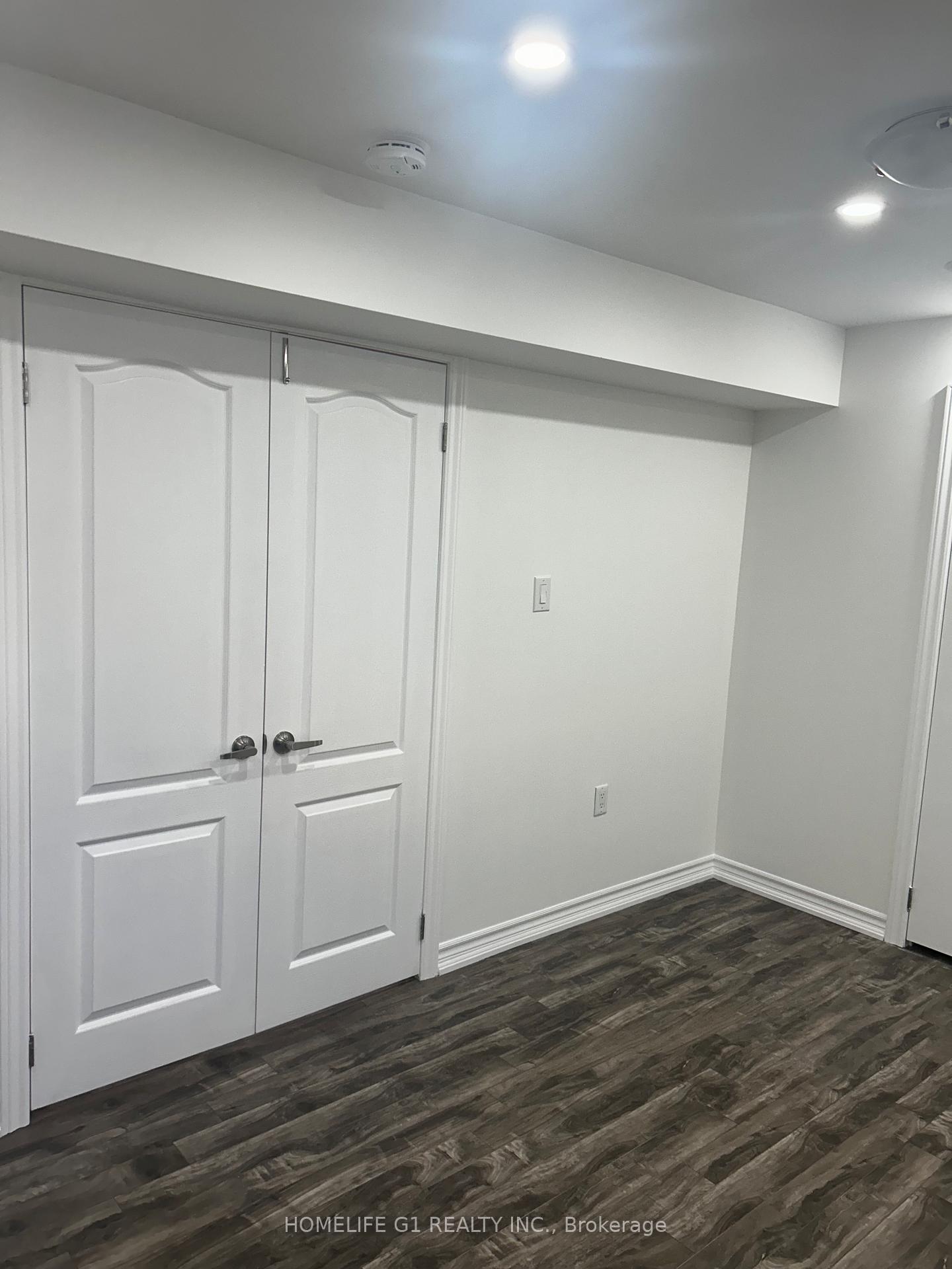 Photo 4 of 42 Riverhill Drive, Vaughan, Patterson — HOMEH