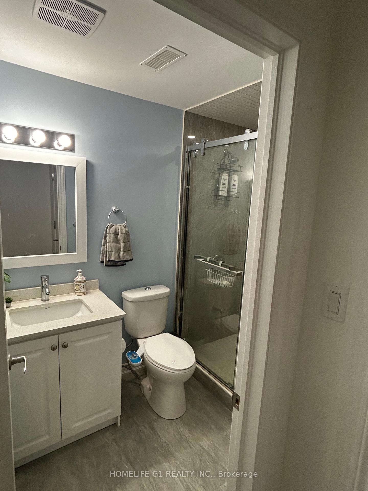 Photo 8 of 42 Riverhill Drive, Vaughan, Patterson — HOMEH