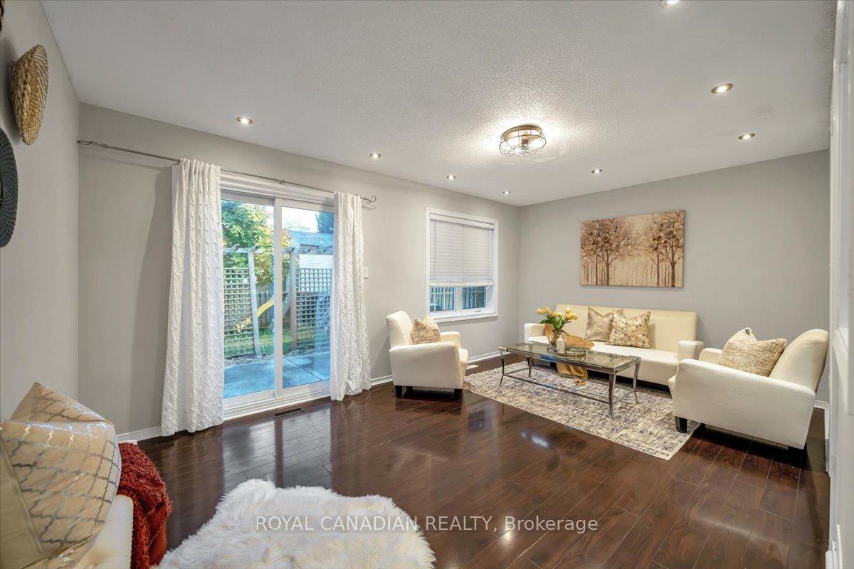 Photo 30 of 1 Barwick Court E, Whitby, Downtown Whitby — HOMEH