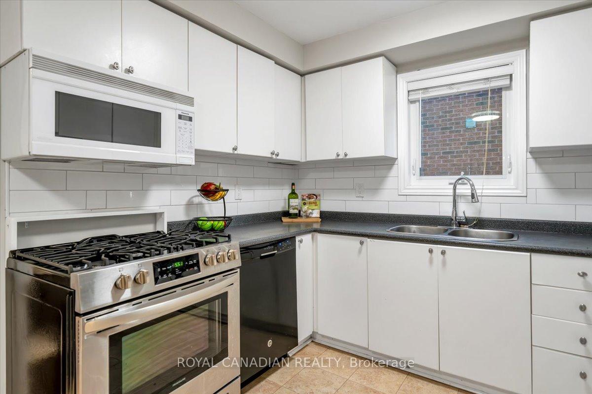 Photo 36 of 1 Barwick Court E, Whitby, Downtown Whitby — HOMEH