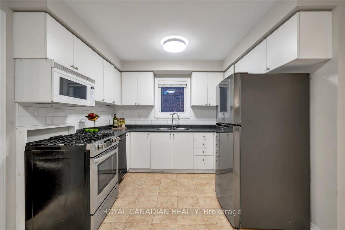 Photo 37 of 1 Barwick Court E, Whitby, Downtown Whitby — HOMEH