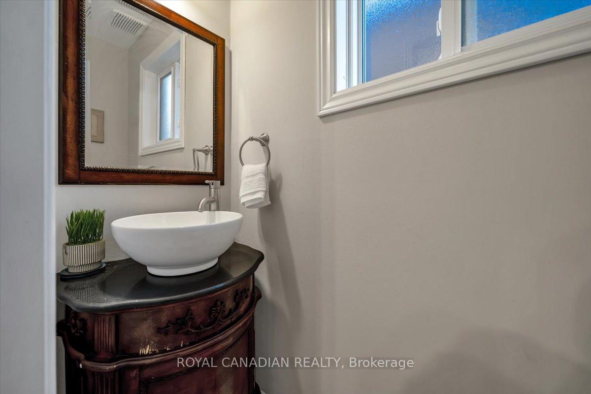Photo 38 of 1 Barwick Court E, Whitby, Downtown Whitby — HOMEH