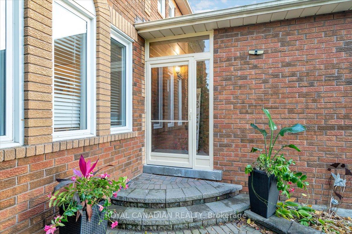 Photo 3 of 1 Barwick Court E, Whitby, Downtown Whitby — HOMEH