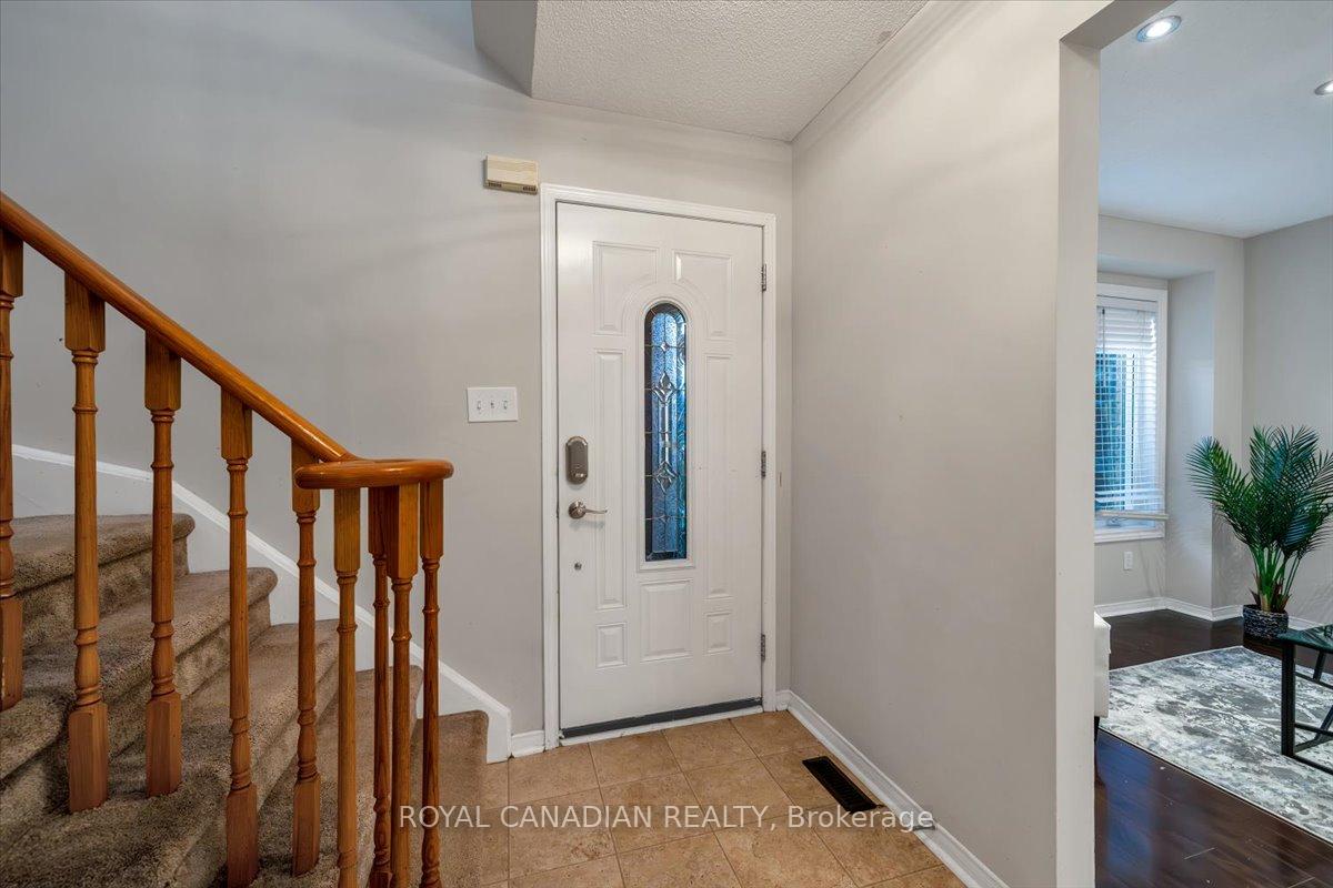 Photo 5 of 1 Barwick Court E, Whitby, Downtown Whitby — HOMEH