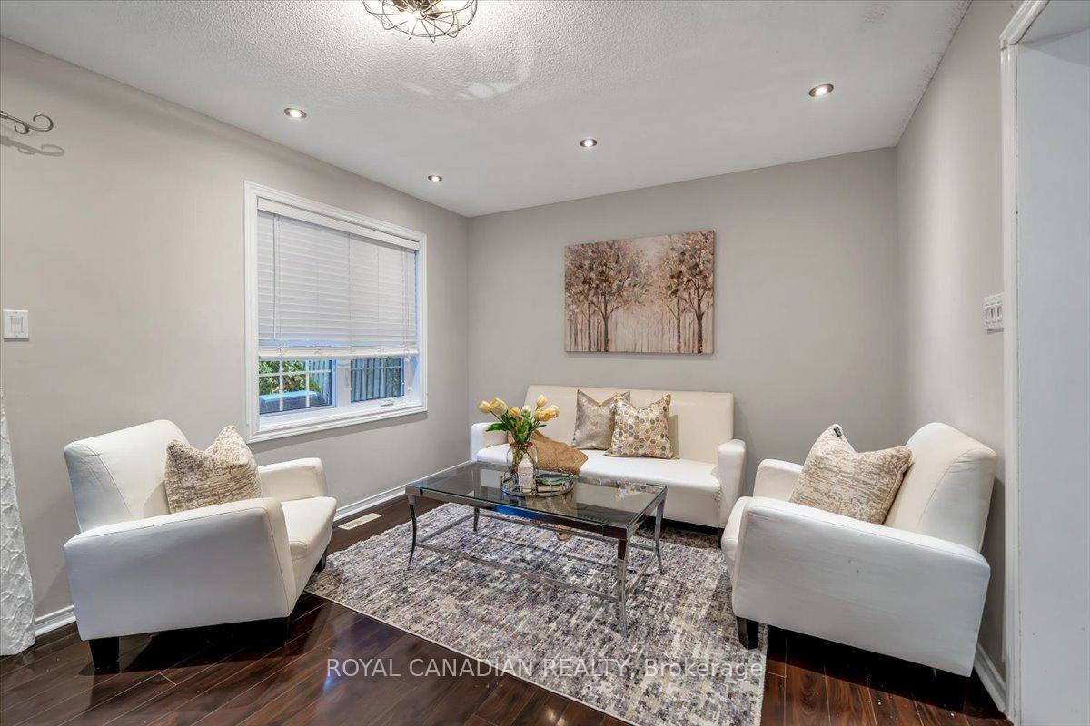 Photo 9 of 1 Barwick Court E, Whitby, Downtown Whitby — HOMEH