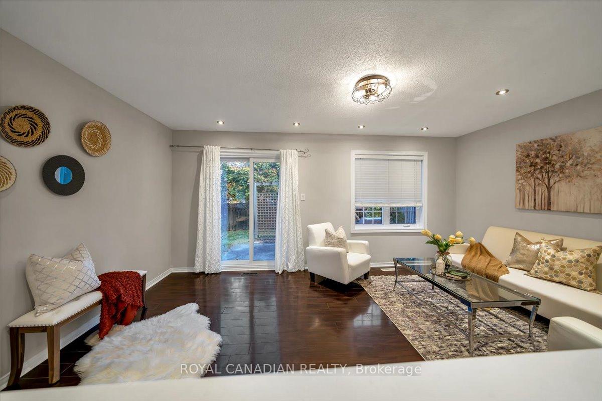 Photo 10 of 1 Barwick Court E, Whitby, Downtown Whitby — HOMEH