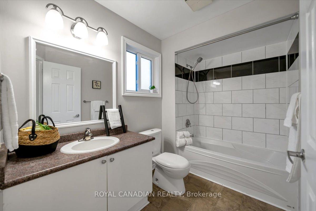 Photo 64 of 1 Barwick Court E, Whitby, Downtown Whitby — HOMEH
