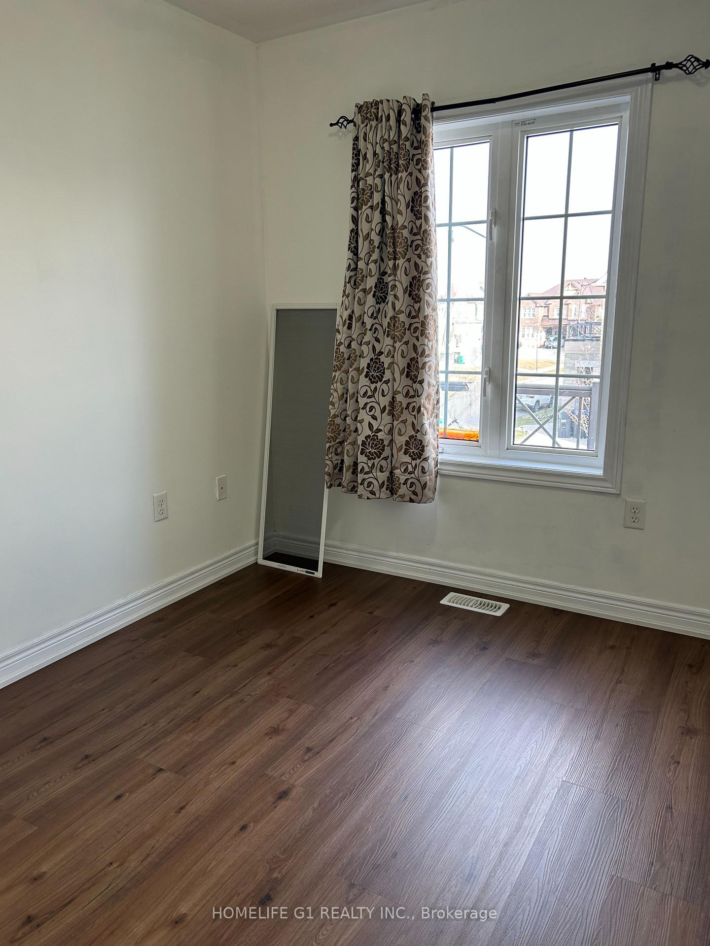 Photo 12 of 40 Bernadino Street, Brampton, Bram East — HOMEH