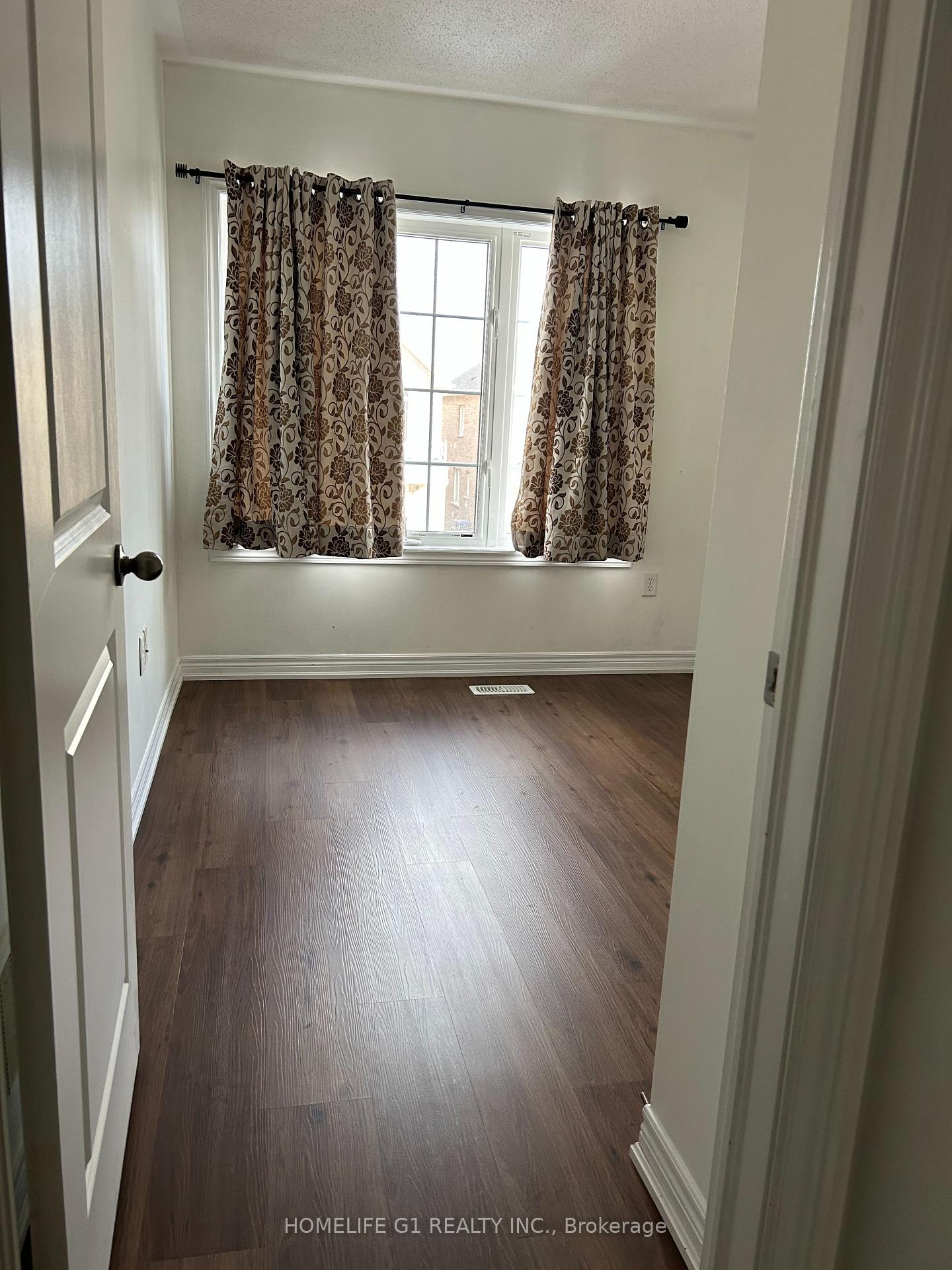 Photo 13 of 40 Bernadino Street, Brampton, Bram East — HOMEH