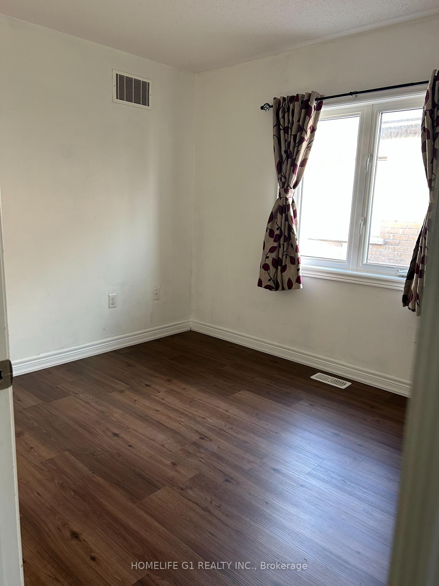 Photo 15 of 40 Bernadino Street, Brampton, Bram East — HOMEH