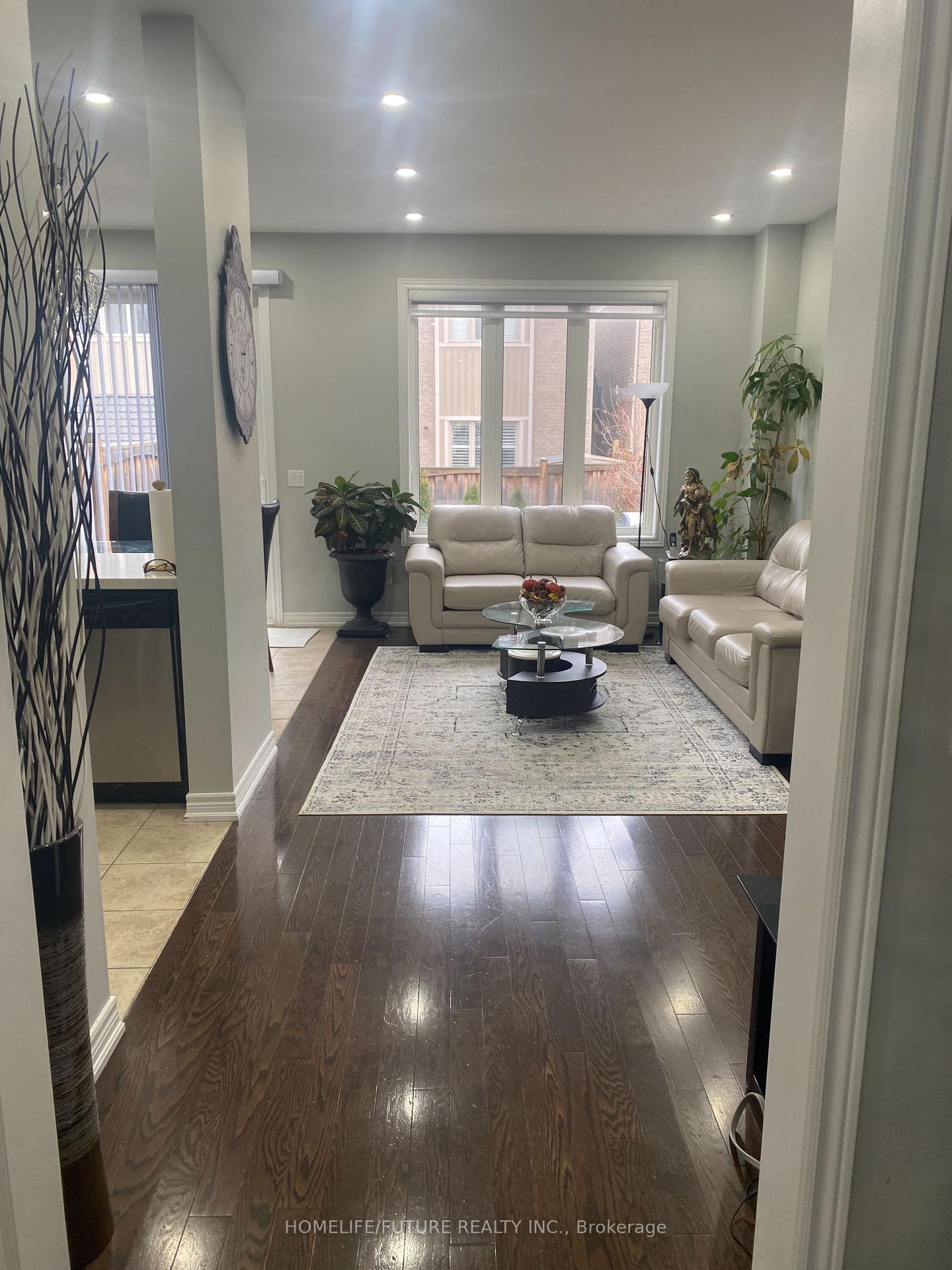 Photo 3 of 136 Memon Place, Markham, Wismer — HOMEH