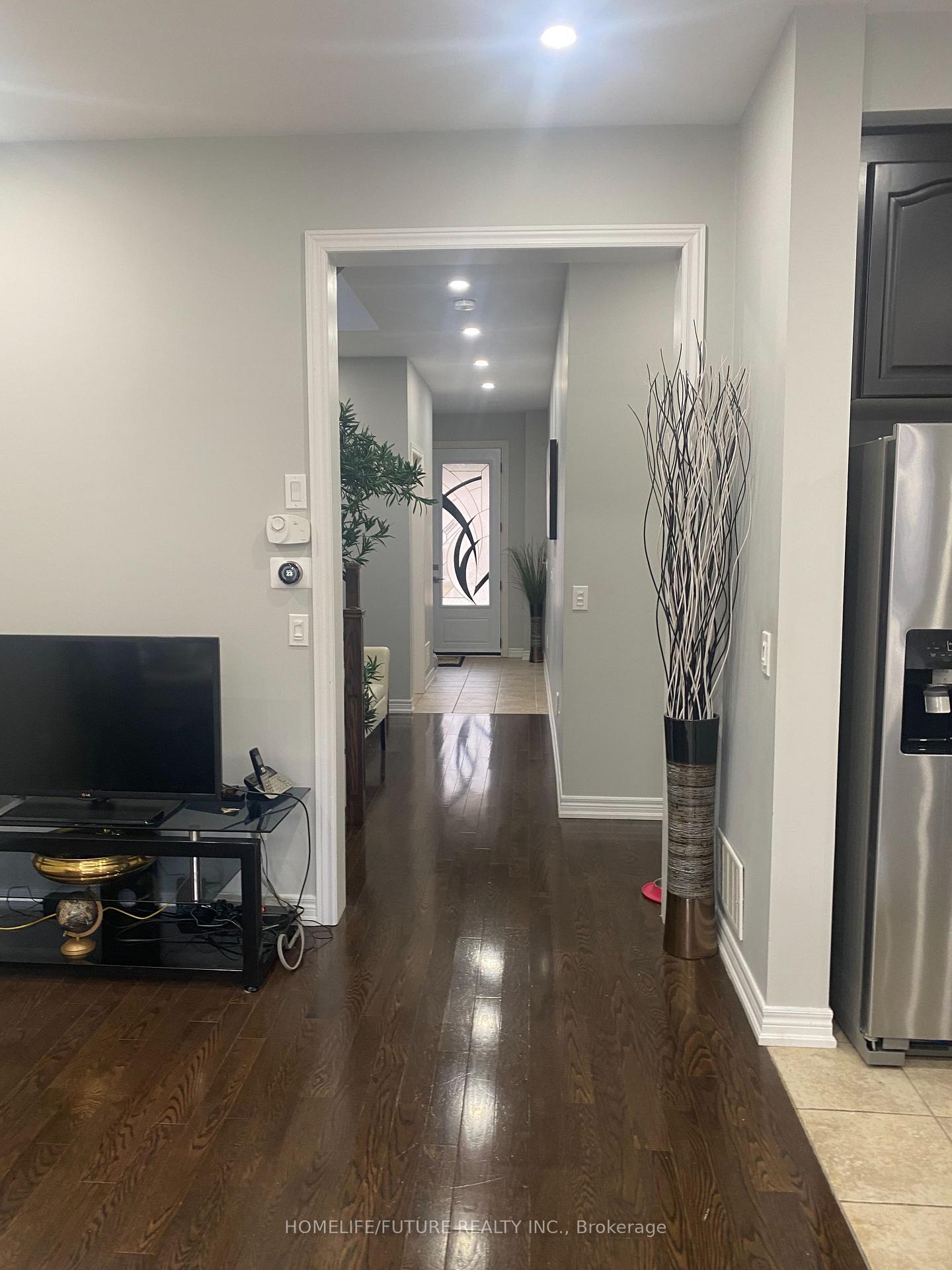 Photo 8 of 136 Memon Place, Markham, Wismer — HOMEH