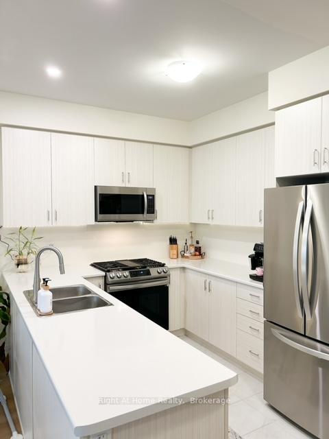 Photo 5 of 70 Genoa Drive, Hamilton, Jerome — HOMEH