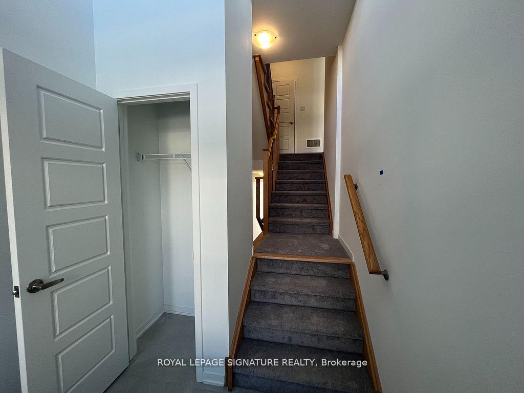 Photo 2 of 747 Stanstead Path, Oshawa, Samac — HOMEH