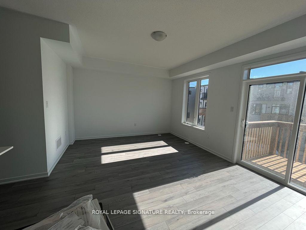 Photo 9 of 747 Stanstead Path, Oshawa, Samac — HOMEH