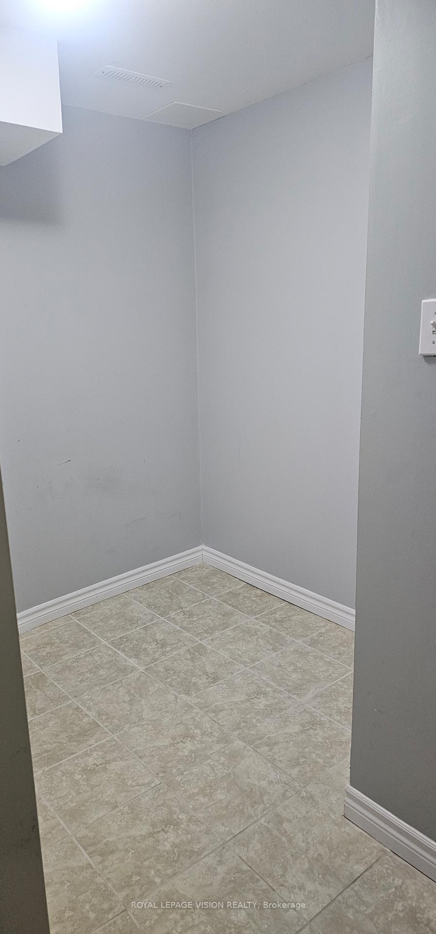 Photo 5 of Unit Lower, 738 Stonepath Circle, Pickering, Amberlea — HOMEH