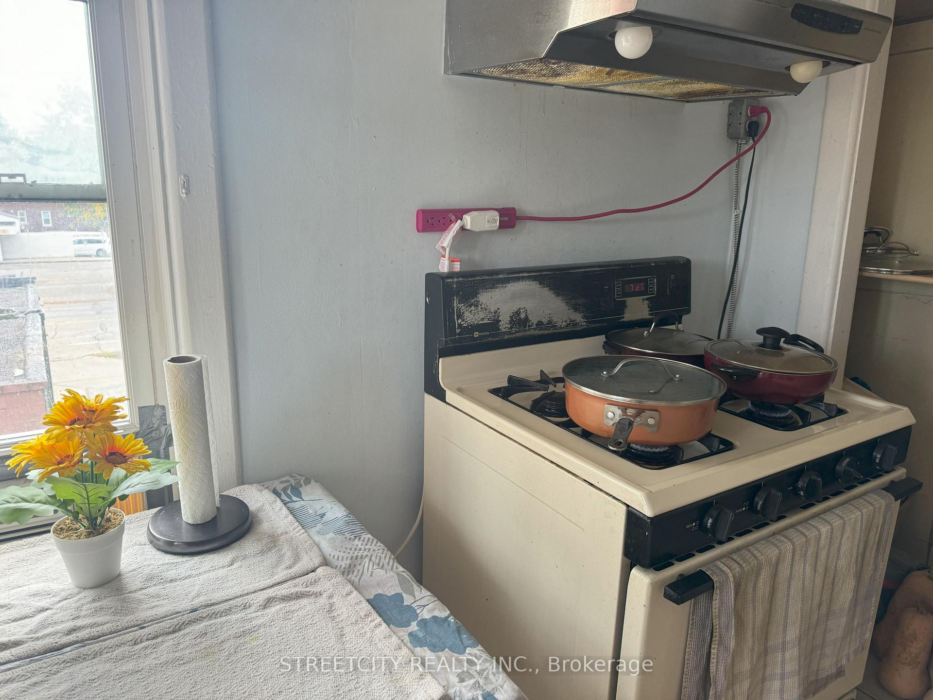 Photo 7 of 278 Rankin Avenue, Windsor — HOMEH