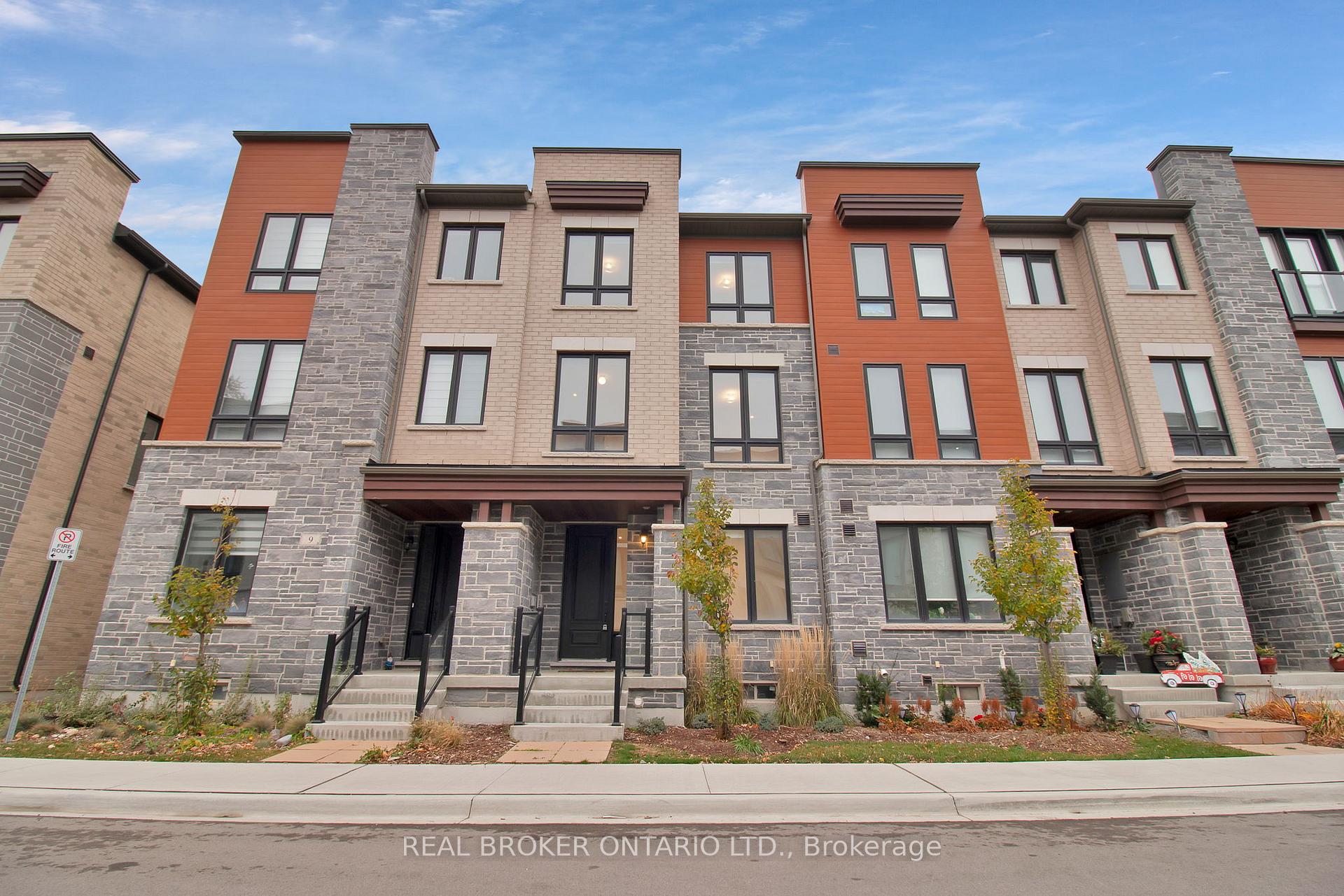 Photo 2 of 7 Steamboat Way, Whitby, Port Whitby — HOMEH