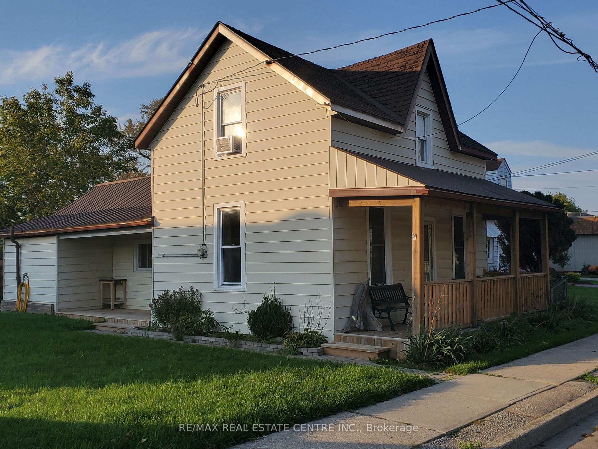 Photo 3 of 9 Alma St. N. Street E, Haldimand — HOMEH