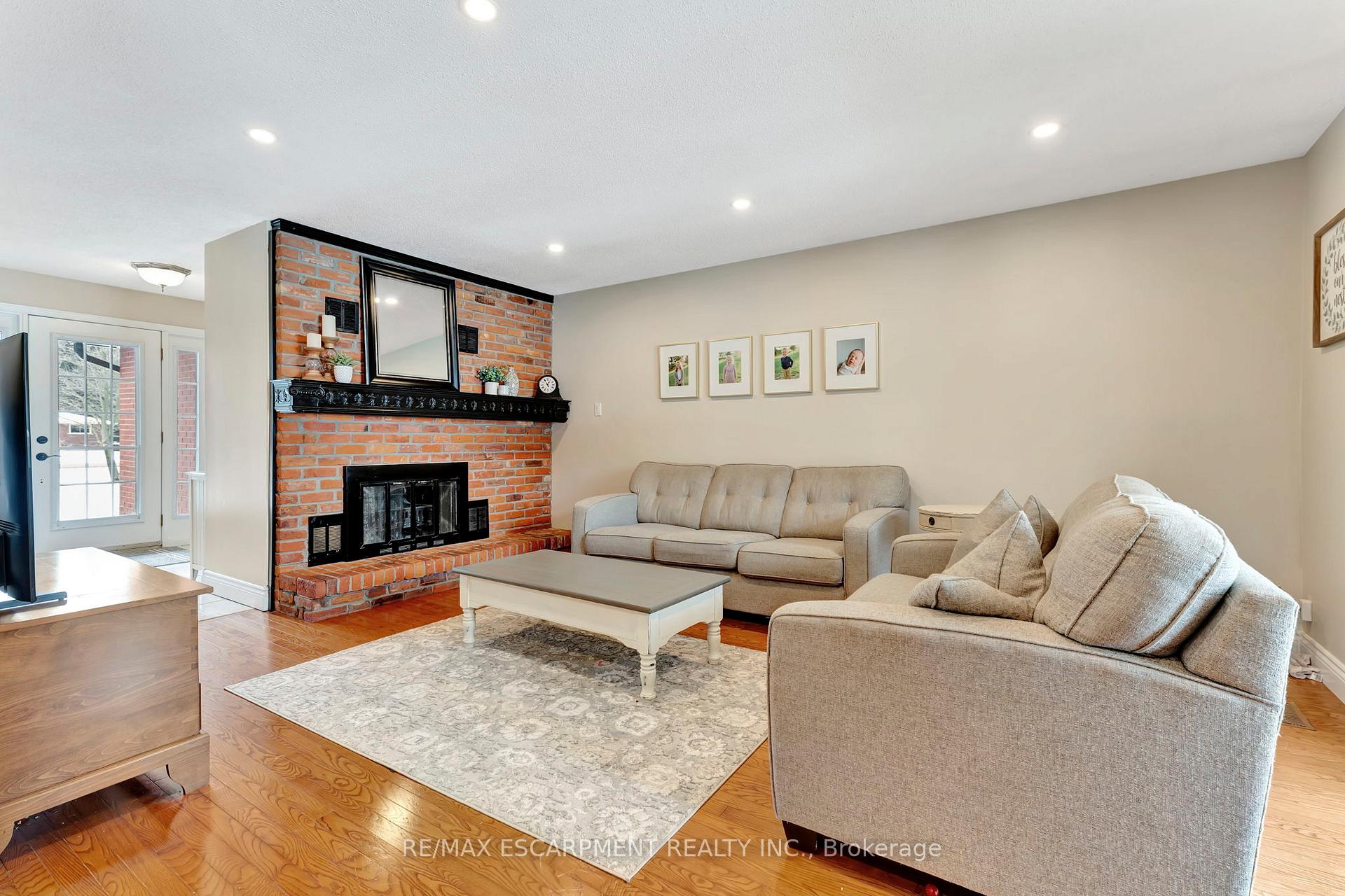 Photo 6 of 131 Sunnyridge Road, Hamilton, Ancaster — HOMEH