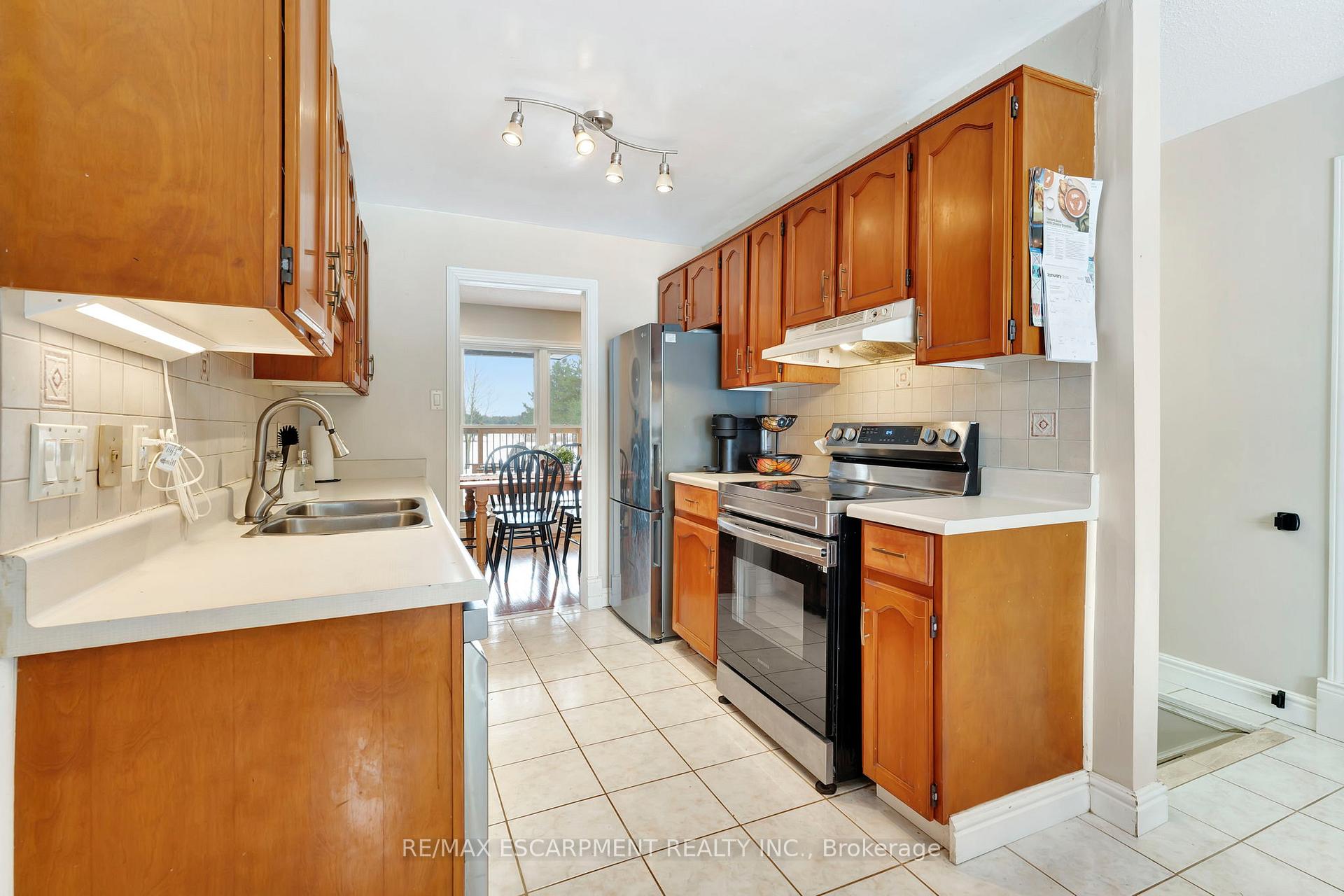 Photo 8 of 131 Sunnyridge Road, Hamilton, Ancaster — HOMEH