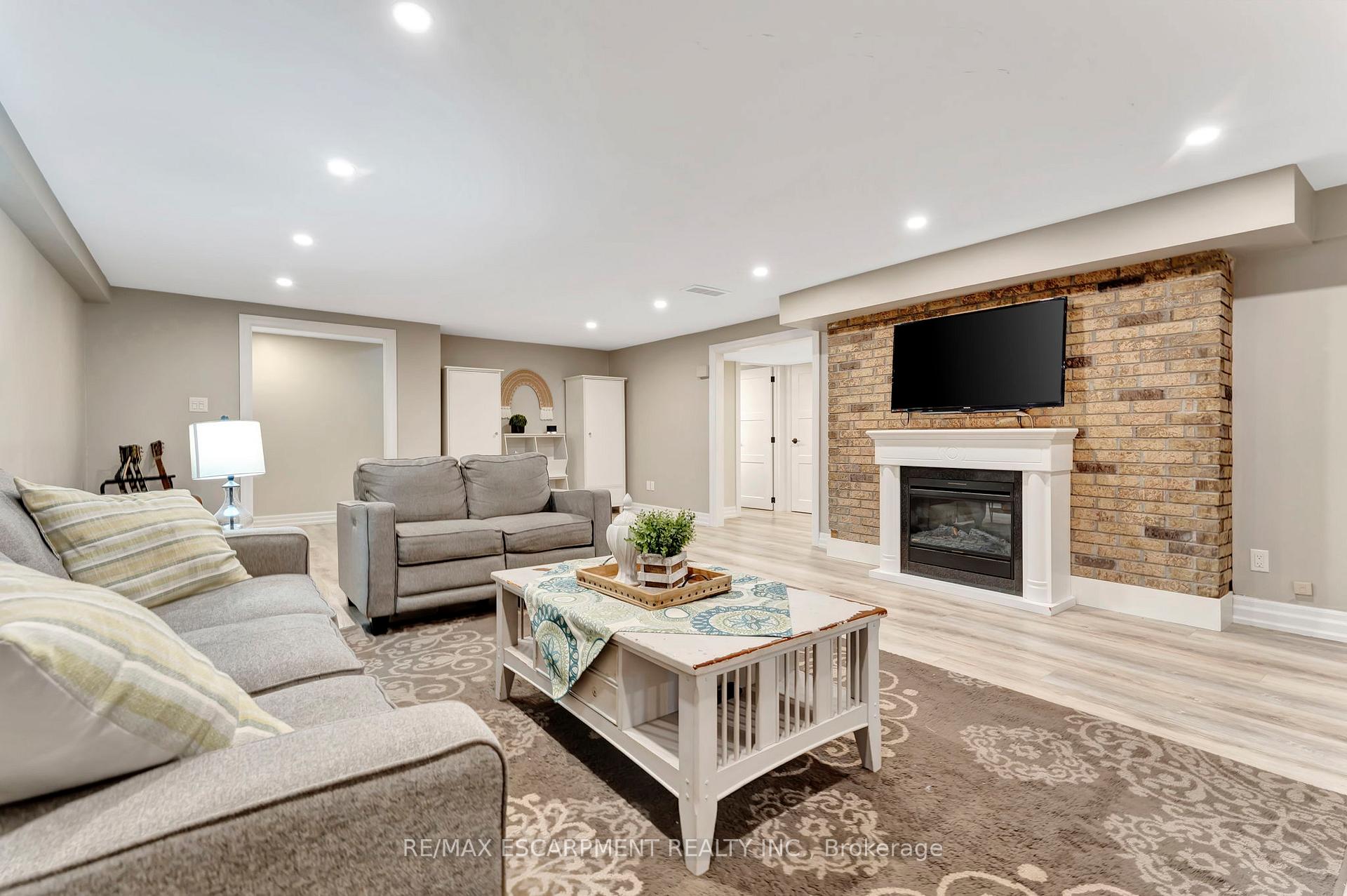 Photo 15 of 131 Sunnyridge Road, Hamilton, Ancaster — HOMEH