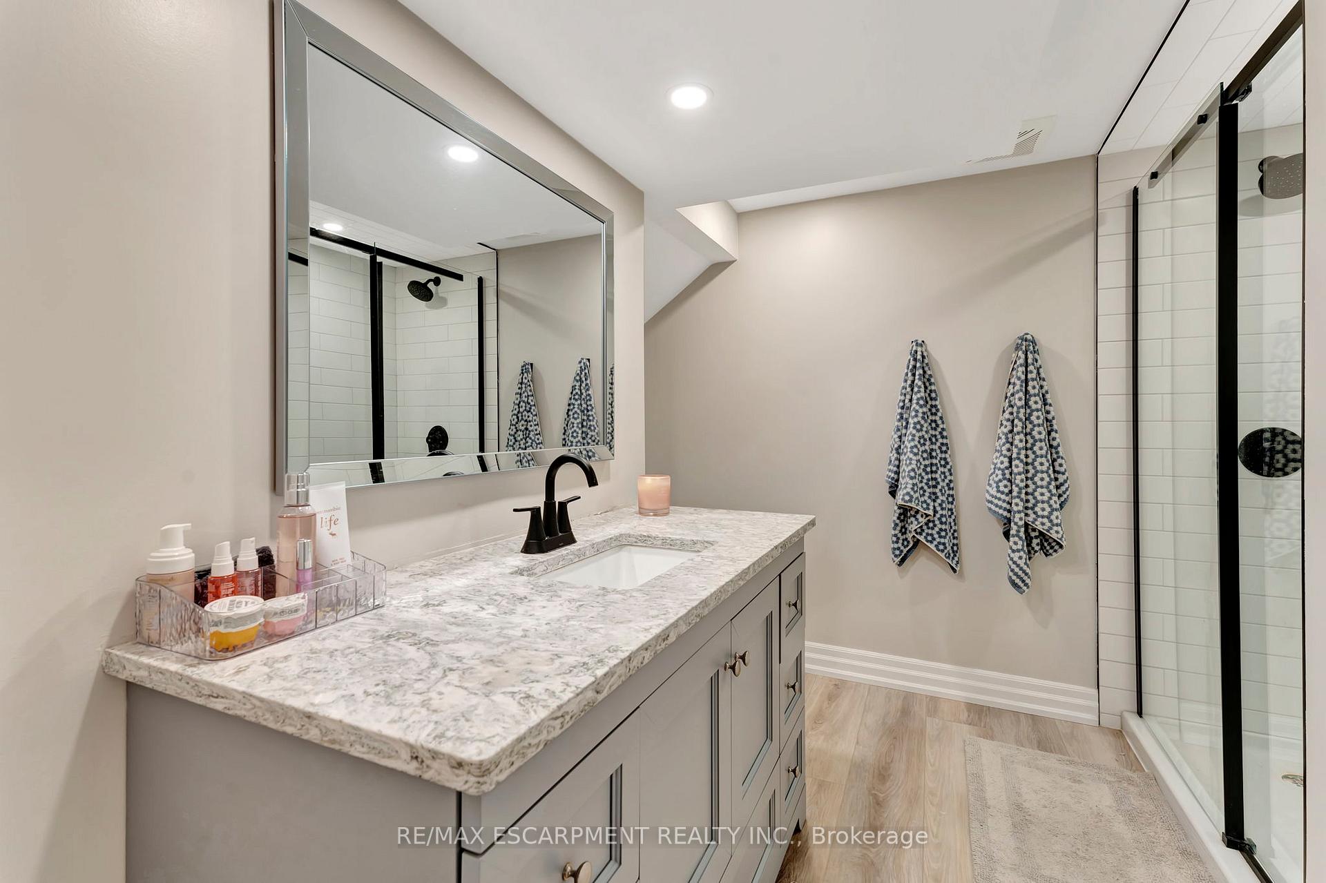 Photo 16 of 131 Sunnyridge Road, Hamilton, Ancaster — HOMEH