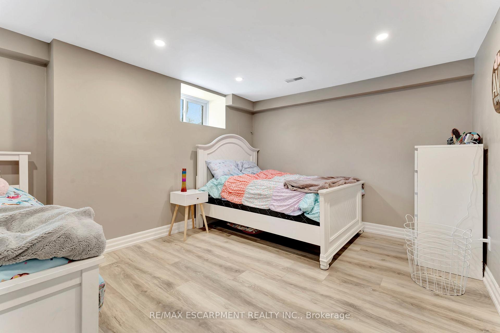 Photo 17 of 131 Sunnyridge Road, Hamilton, Ancaster — HOMEH