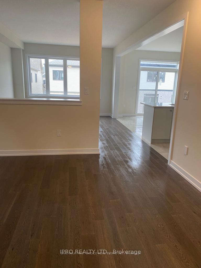 Photo 24 of 27 Wintergreen Crescent, Haldimand — HOMEH