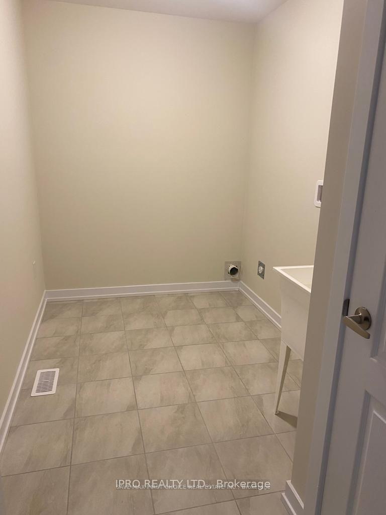 Photo 29 of 27 Wintergreen Crescent, Haldimand — HOMEH