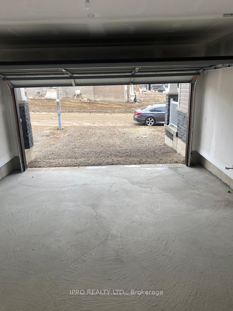 Photo 3 of 27 Wintergreen Crescent, Haldimand — HOMEH