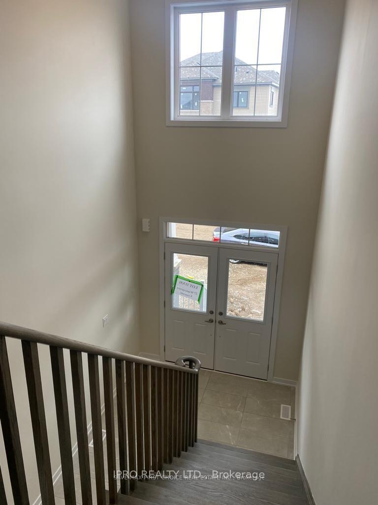 Photo 4 of 27 Wintergreen Crescent, Haldimand — HOMEH
