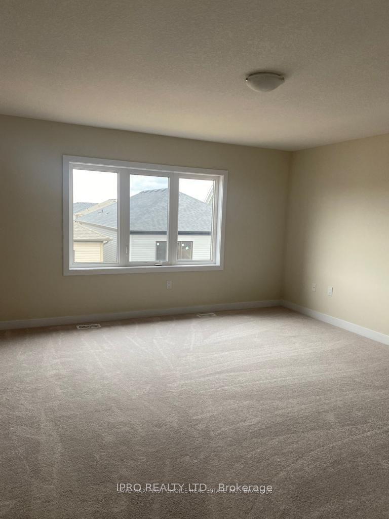 Photo 8 of 27 Wintergreen Crescent, Haldimand — HOMEH
